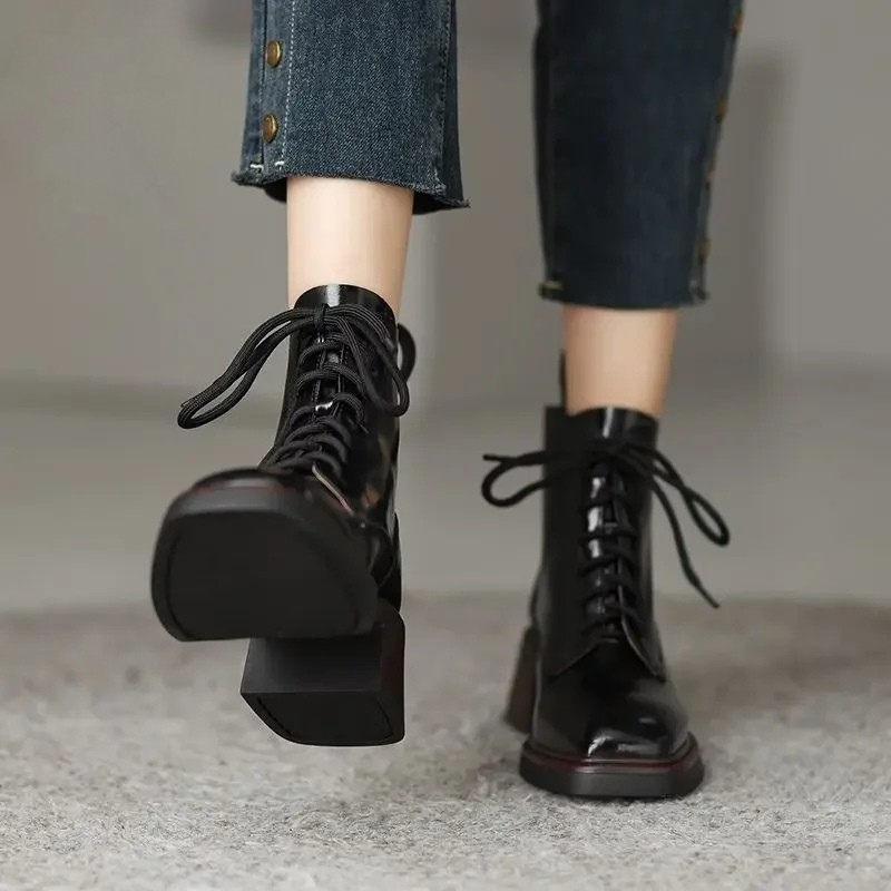 Elissa | Botins de Biqueira Quadrada