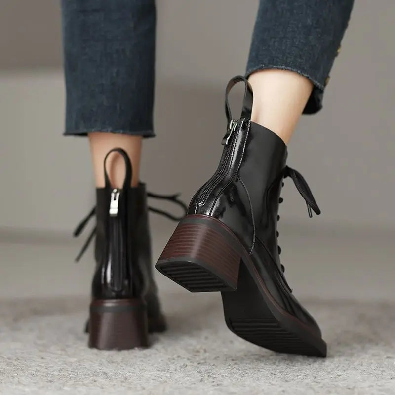 Elissa | Botins de Biqueira Quadrada