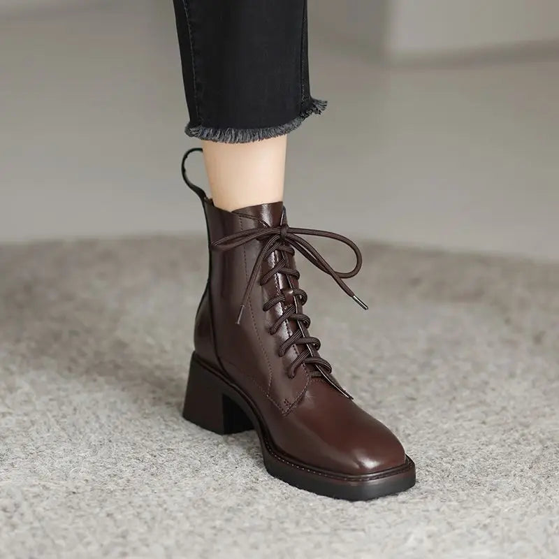 Elissa | Botins de Biqueira Quadrada