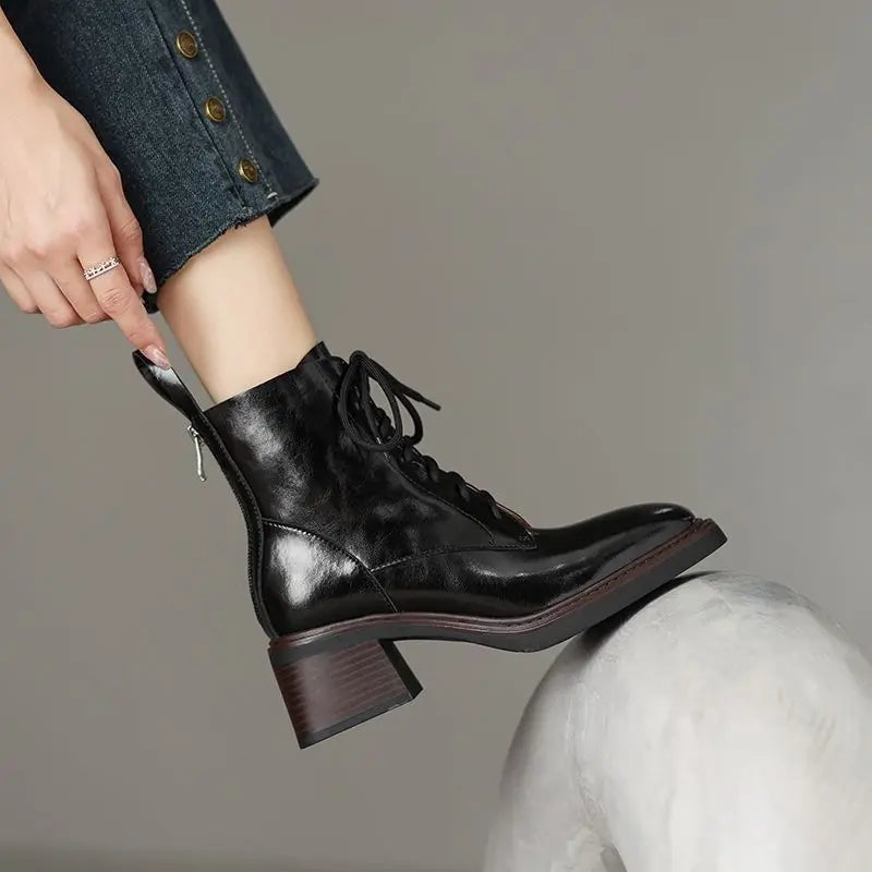 Elissa | Botins de Biqueira Quadrada