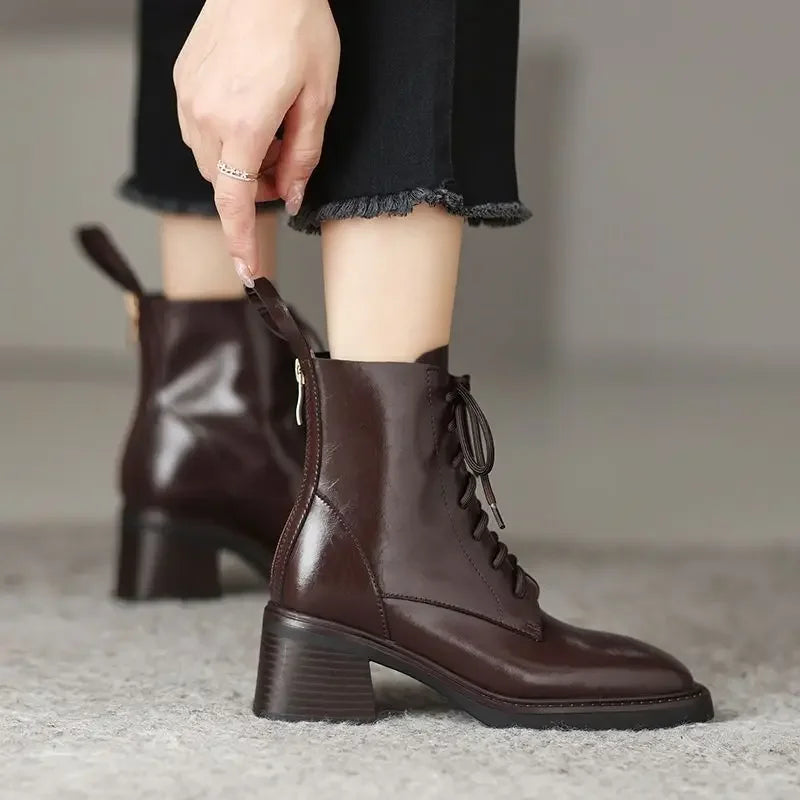 Elissa | Botins de Biqueira Quadrada