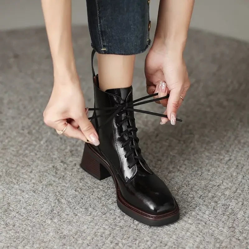 Elissa | Botins de Biqueira Quadrada