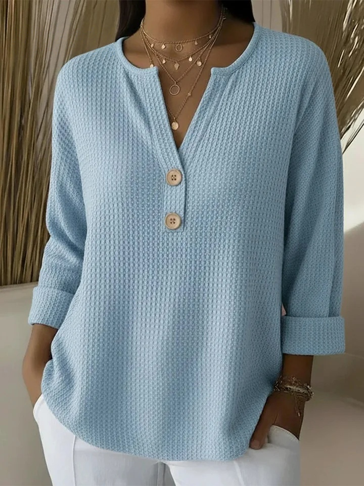 Lucia | T-shirt Henley Texturada com Botões